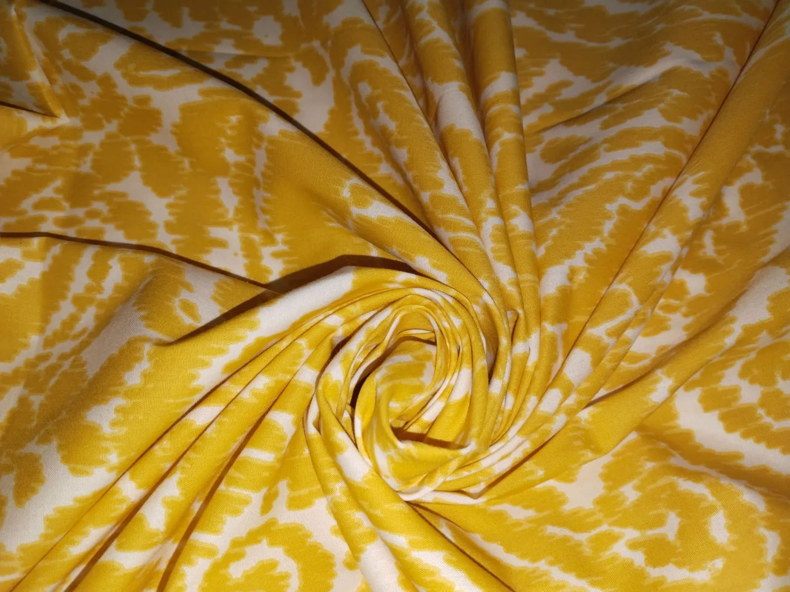 100% Cotton Poplin Print  YELLOW AND WHITE  58" wide[16060]